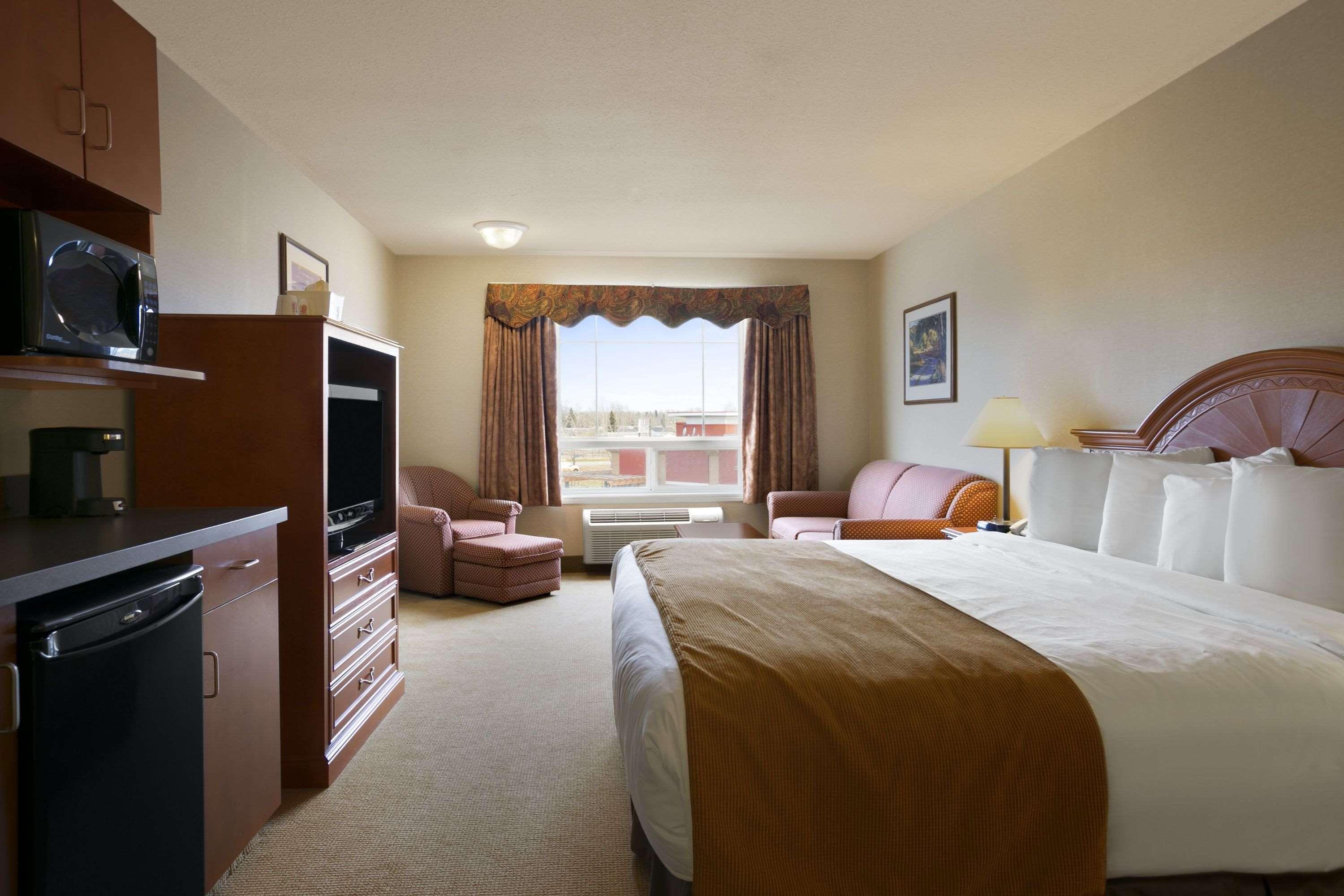 Super 8 By Wyndham Fort Nelson Bc Екстериор снимка