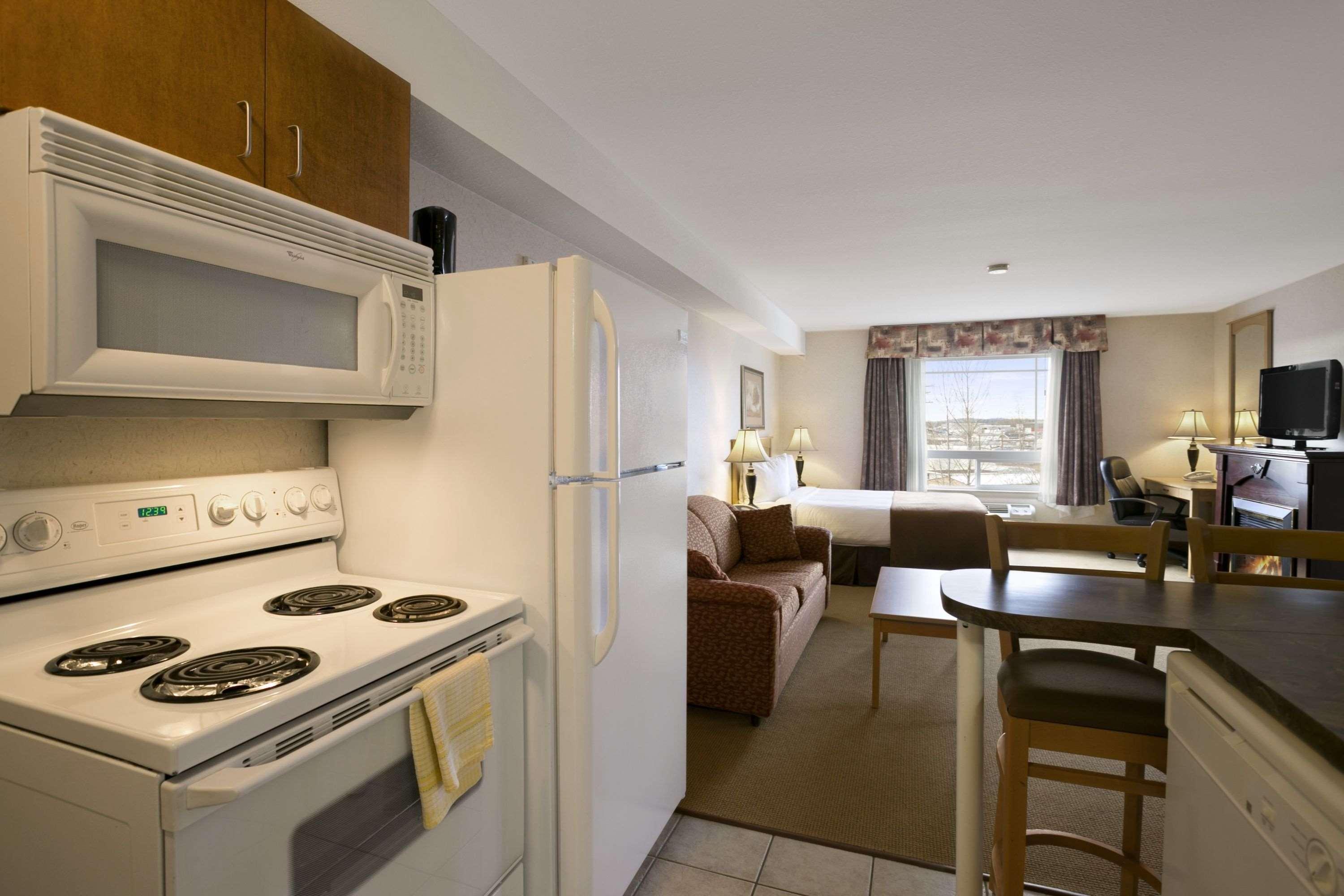 Super 8 By Wyndham Fort Nelson Bc Екстериор снимка