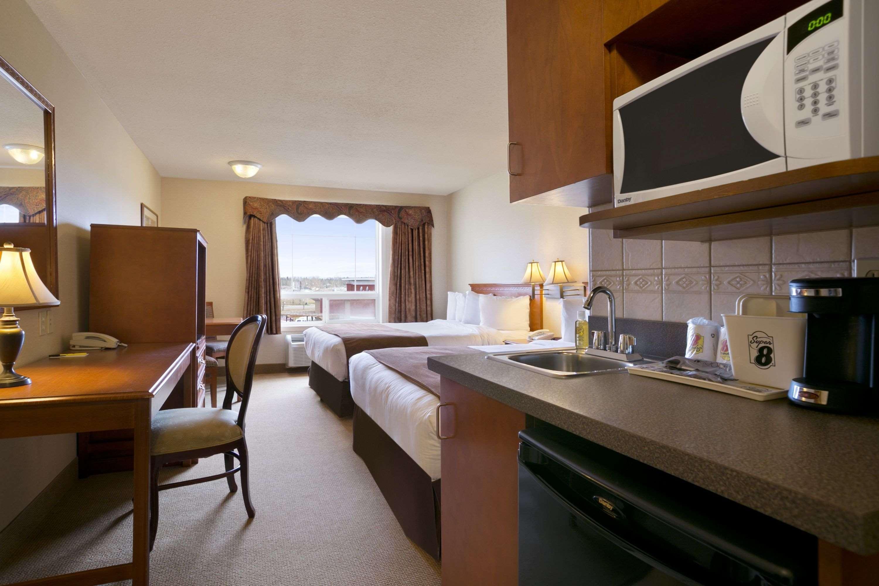 Super 8 By Wyndham Fort Nelson Bc Екстериор снимка