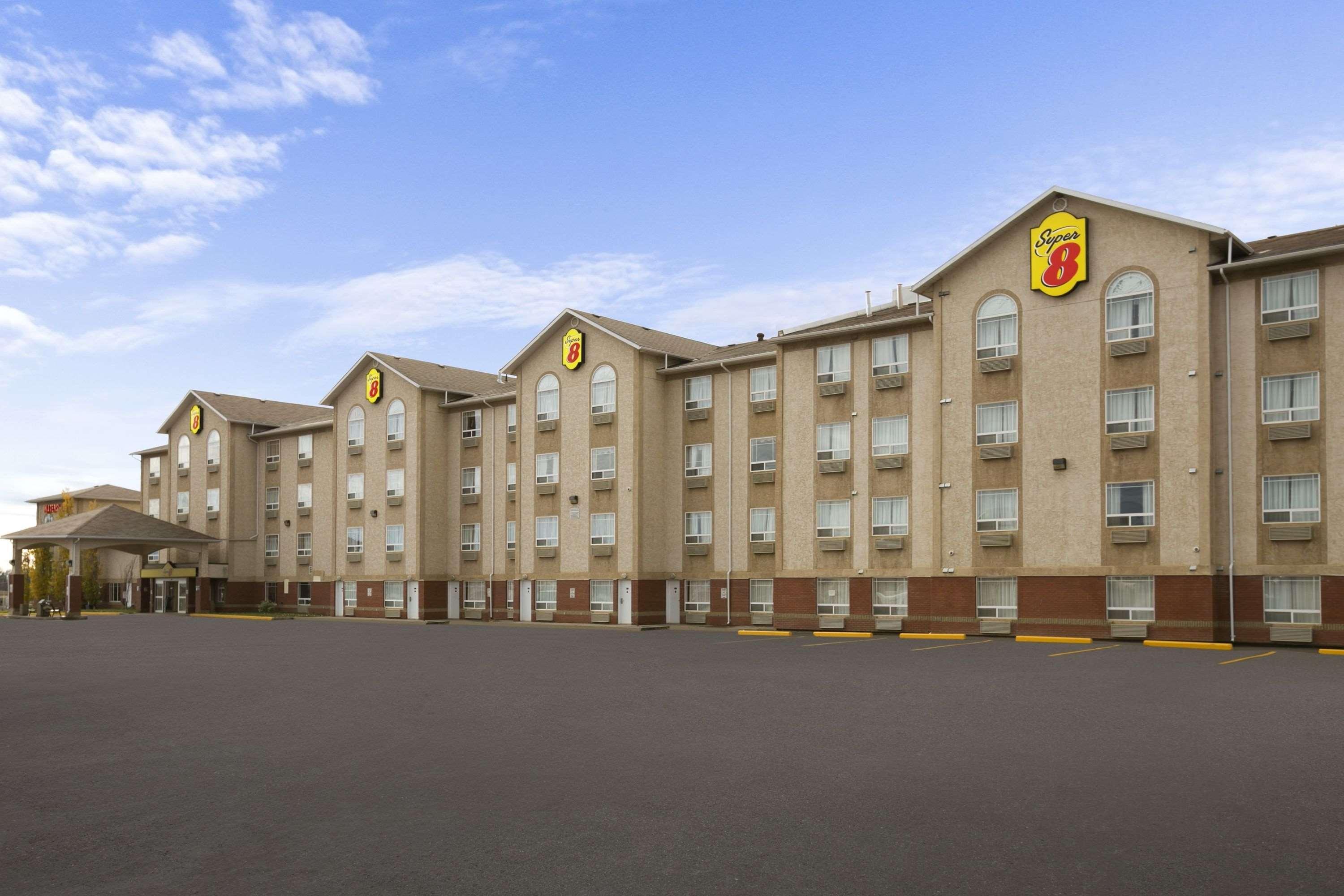 Super 8 By Wyndham Fort Nelson Bc Екстериор снимка