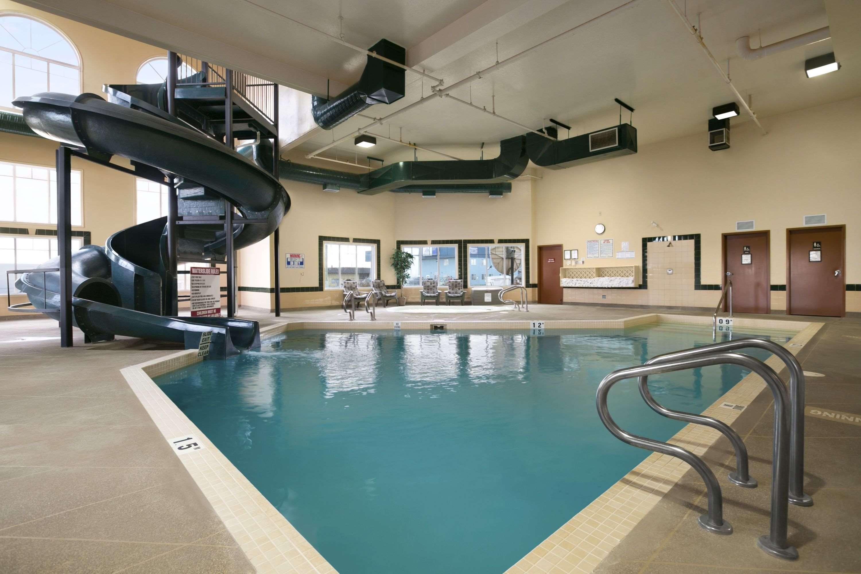 Super 8 By Wyndham Fort Nelson Bc Екстериор снимка