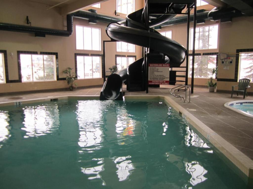 Super 8 By Wyndham Fort Nelson Bc Екстериор снимка