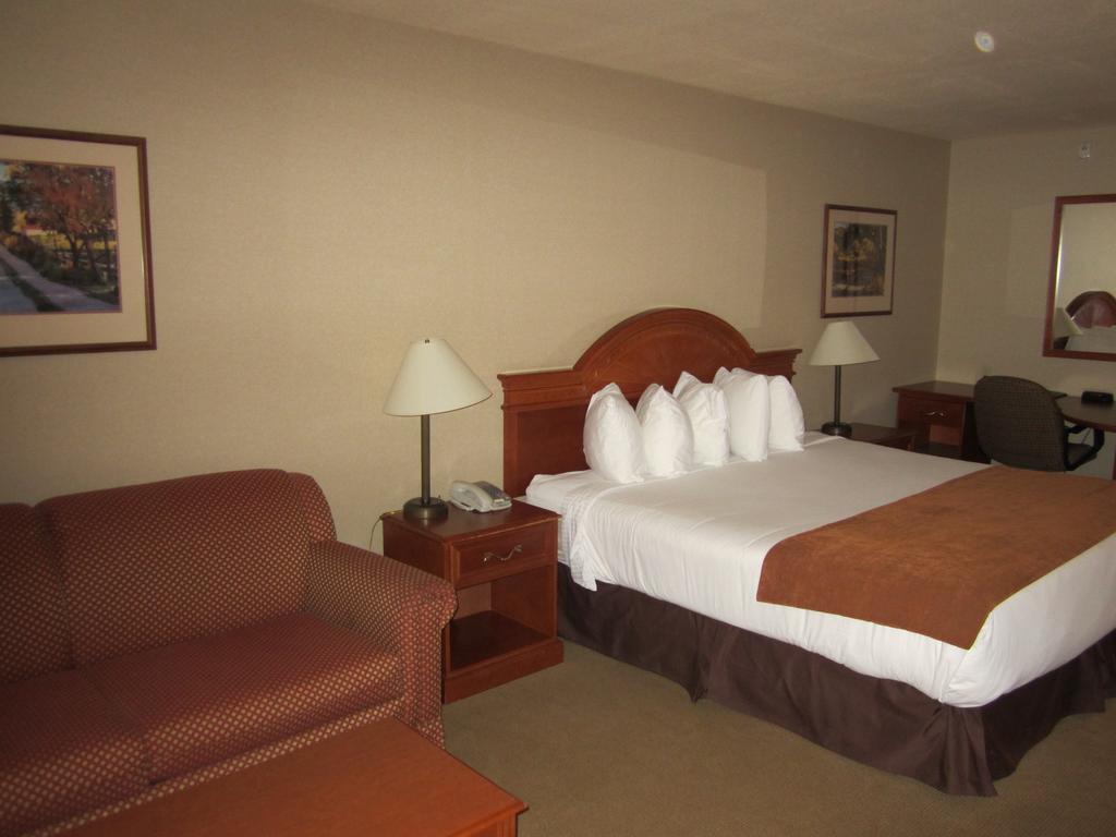 Super 8 By Wyndham Fort Nelson Bc Екстериор снимка