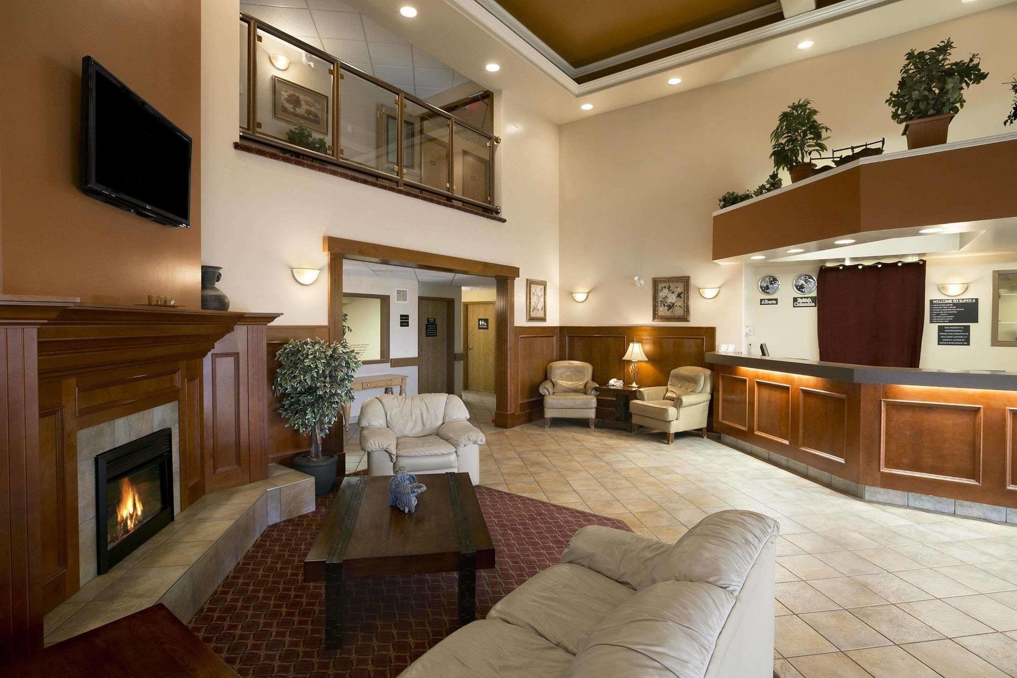 Super 8 By Wyndham Fort Nelson Bc Екстериор снимка
