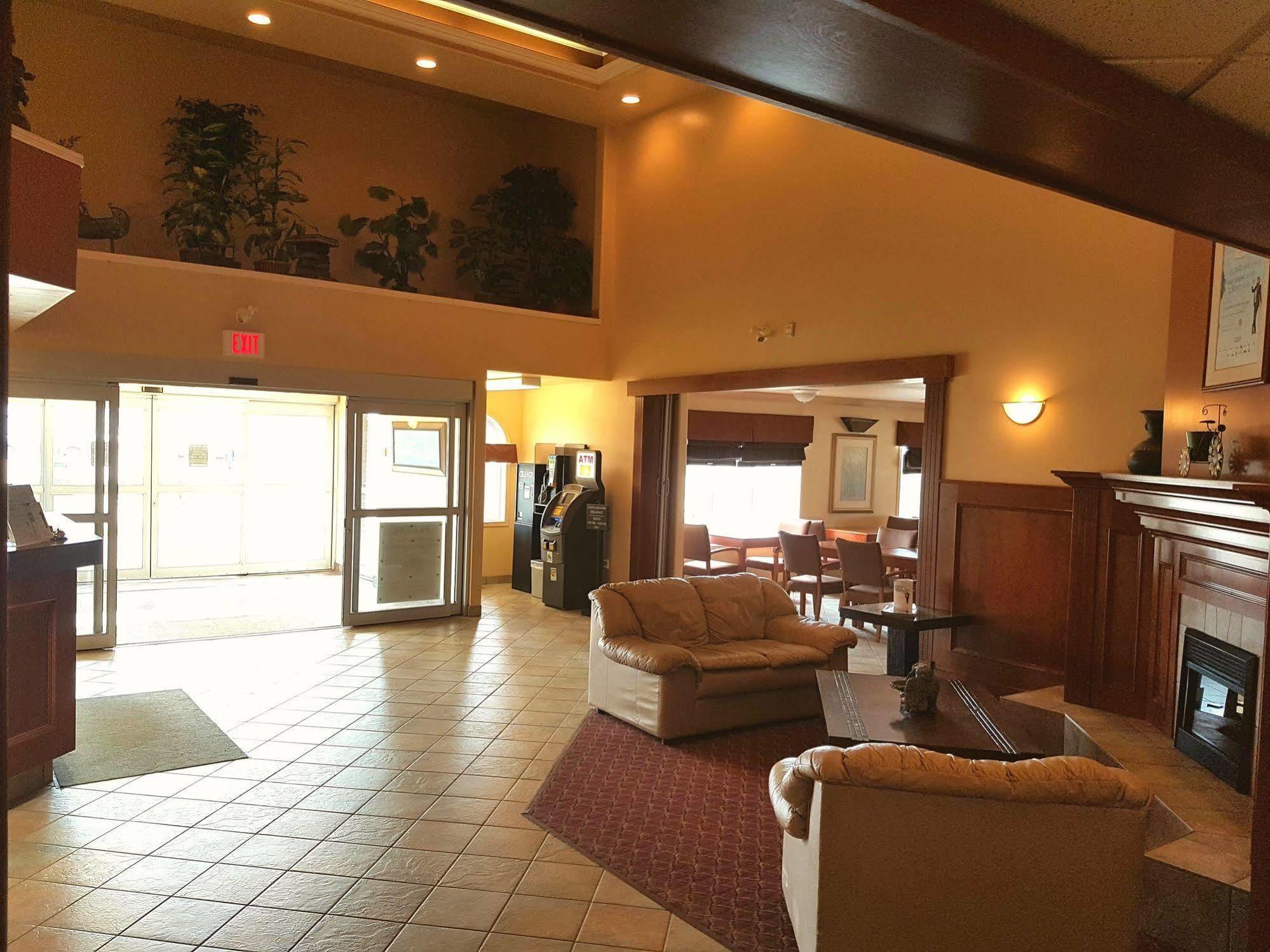 Super 8 By Wyndham Fort Nelson Bc Екстериор снимка