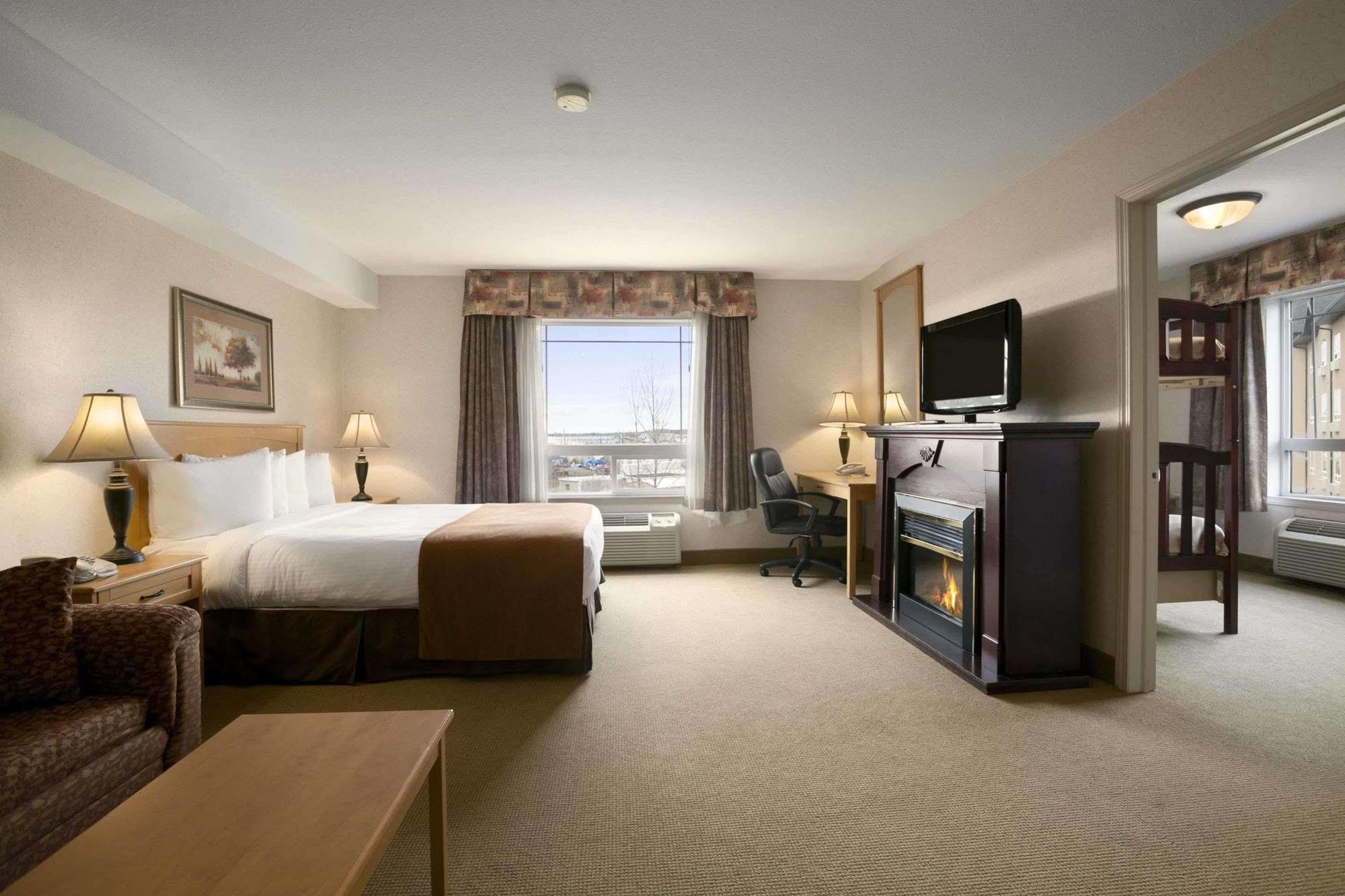 Super 8 By Wyndham Fort Nelson Bc Екстериор снимка