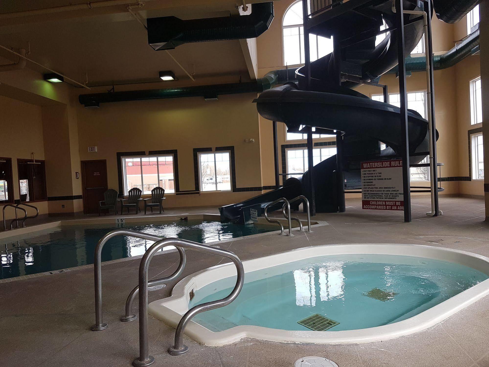 Super 8 By Wyndham Fort Nelson Bc Екстериор снимка