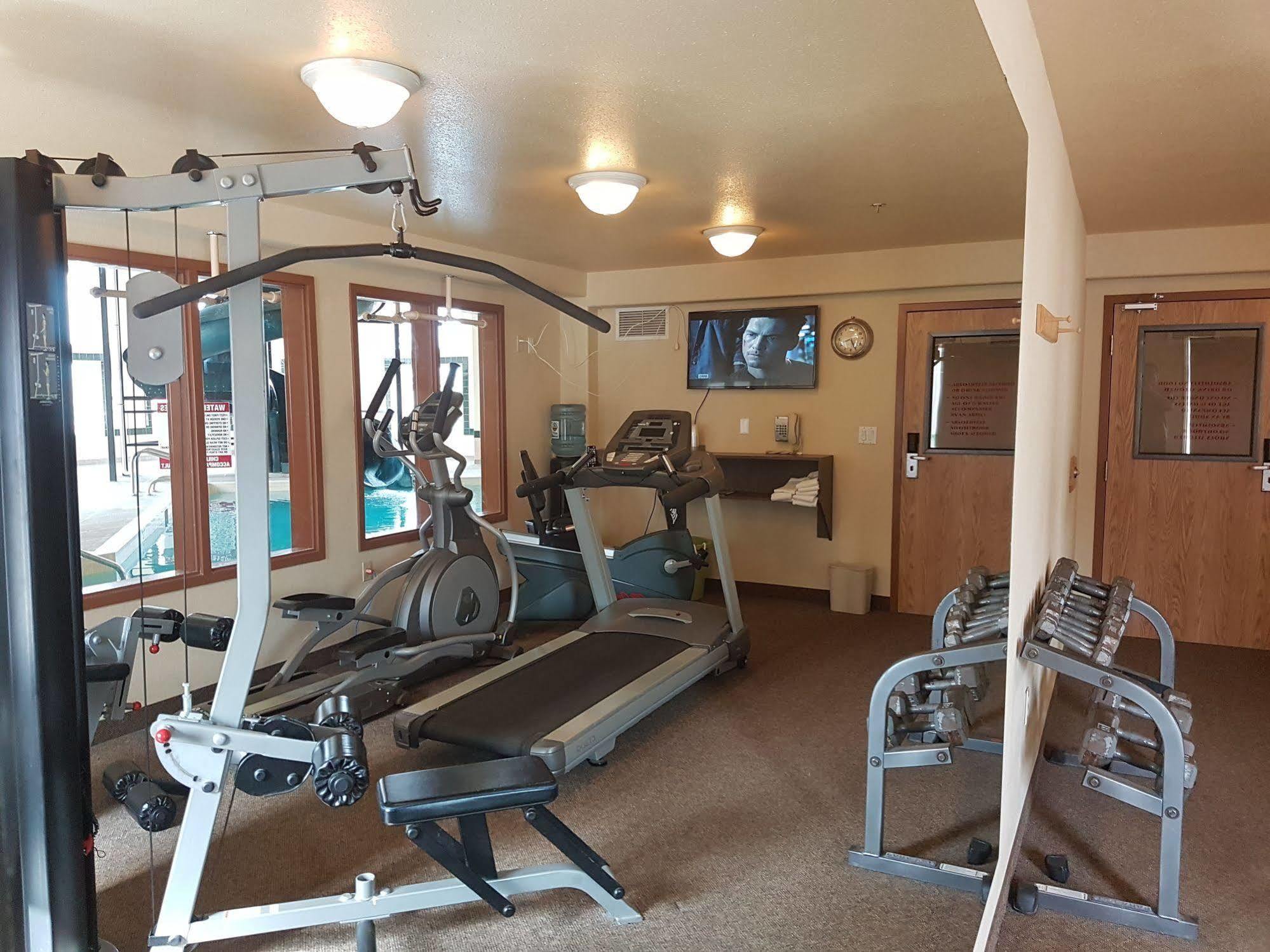 Super 8 By Wyndham Fort Nelson Bc Екстериор снимка
