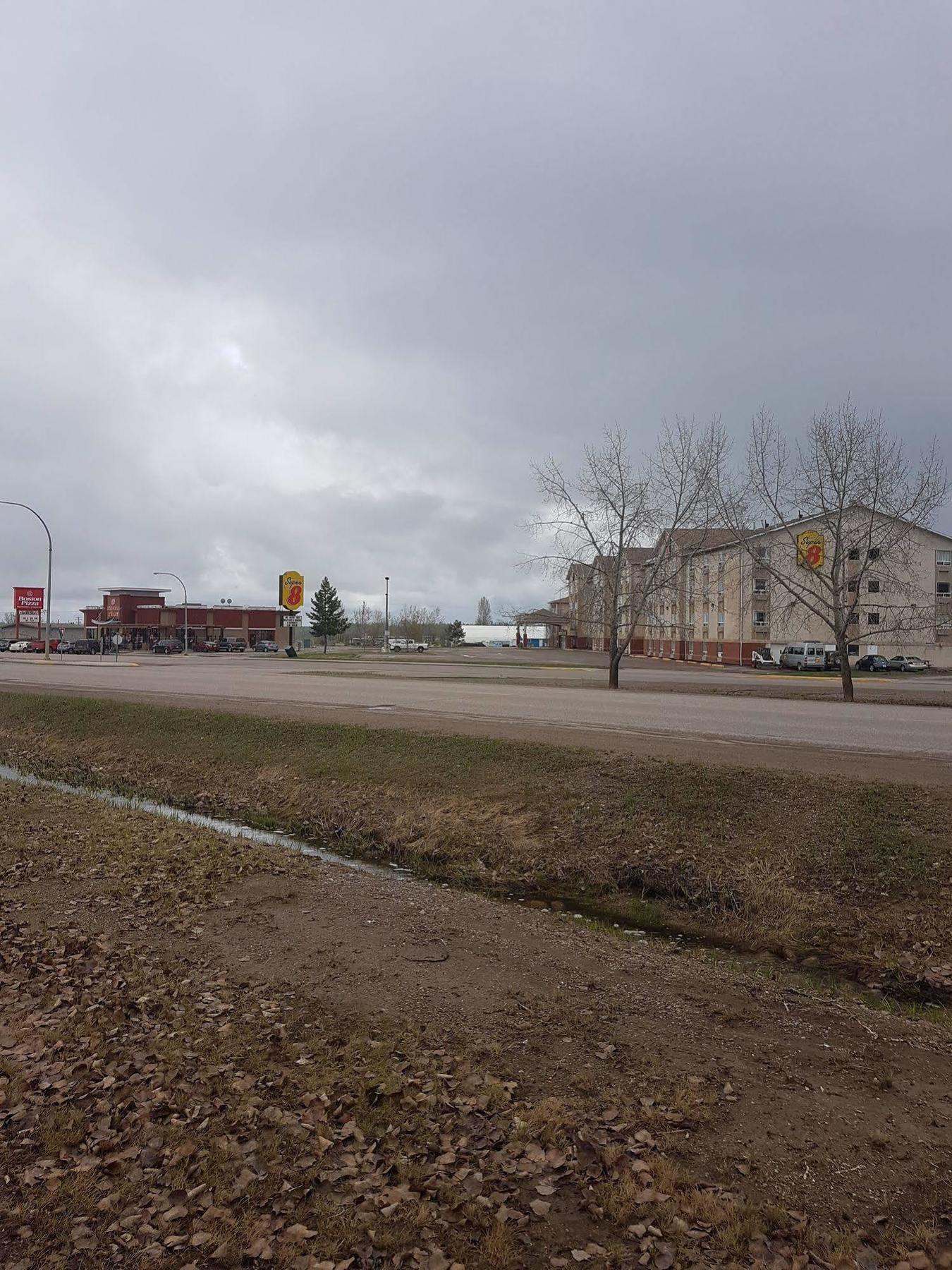 Super 8 By Wyndham Fort Nelson Bc Екстериор снимка